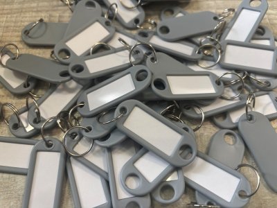 Sleutellabel met ring - Grijs